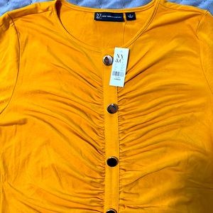 NY&Co 3/4 sleeve too rouched middle in gold/yellow